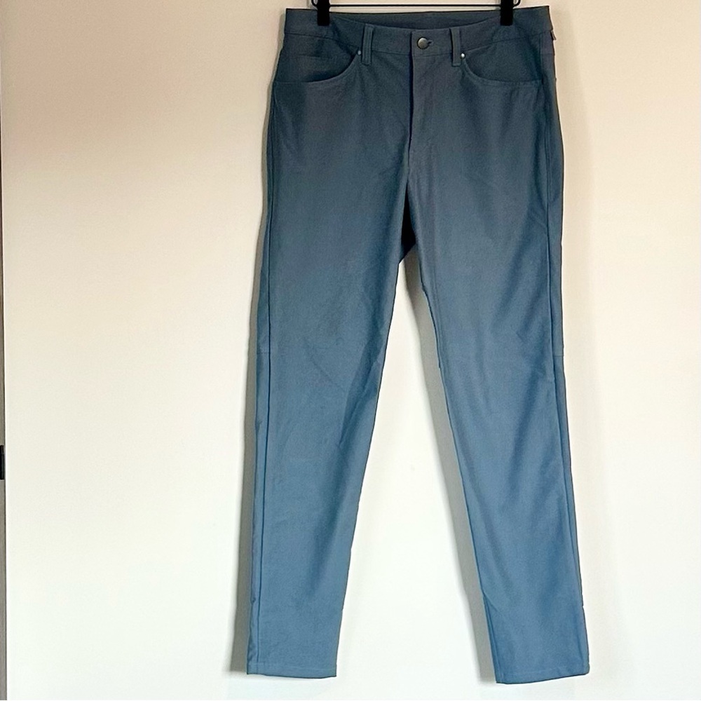 Lululemon Athletica Men’s Iron Blue ABC Trouser - Size 32